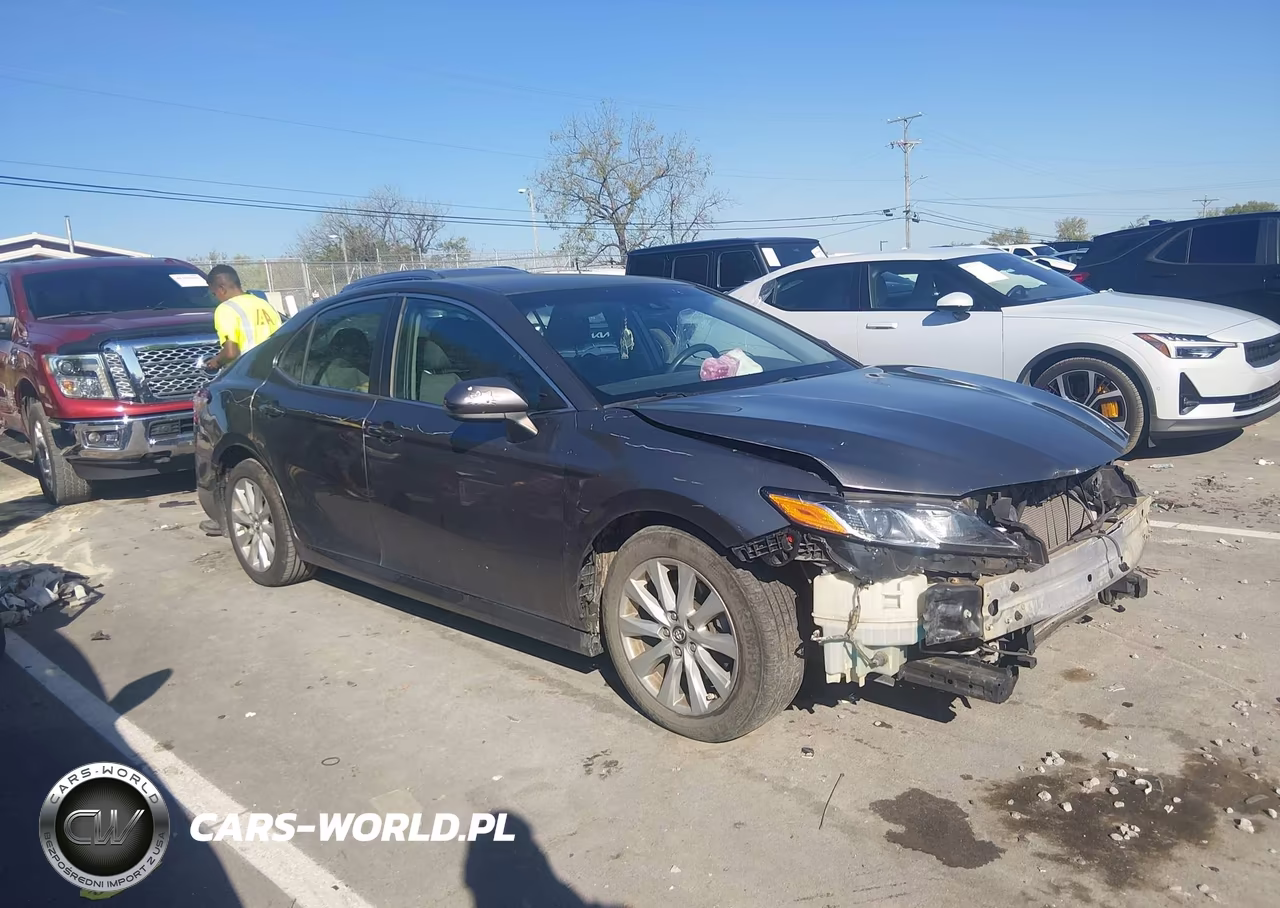2018 Toyota Camry Le VIN:4T1B11HK5JU540399 - 1