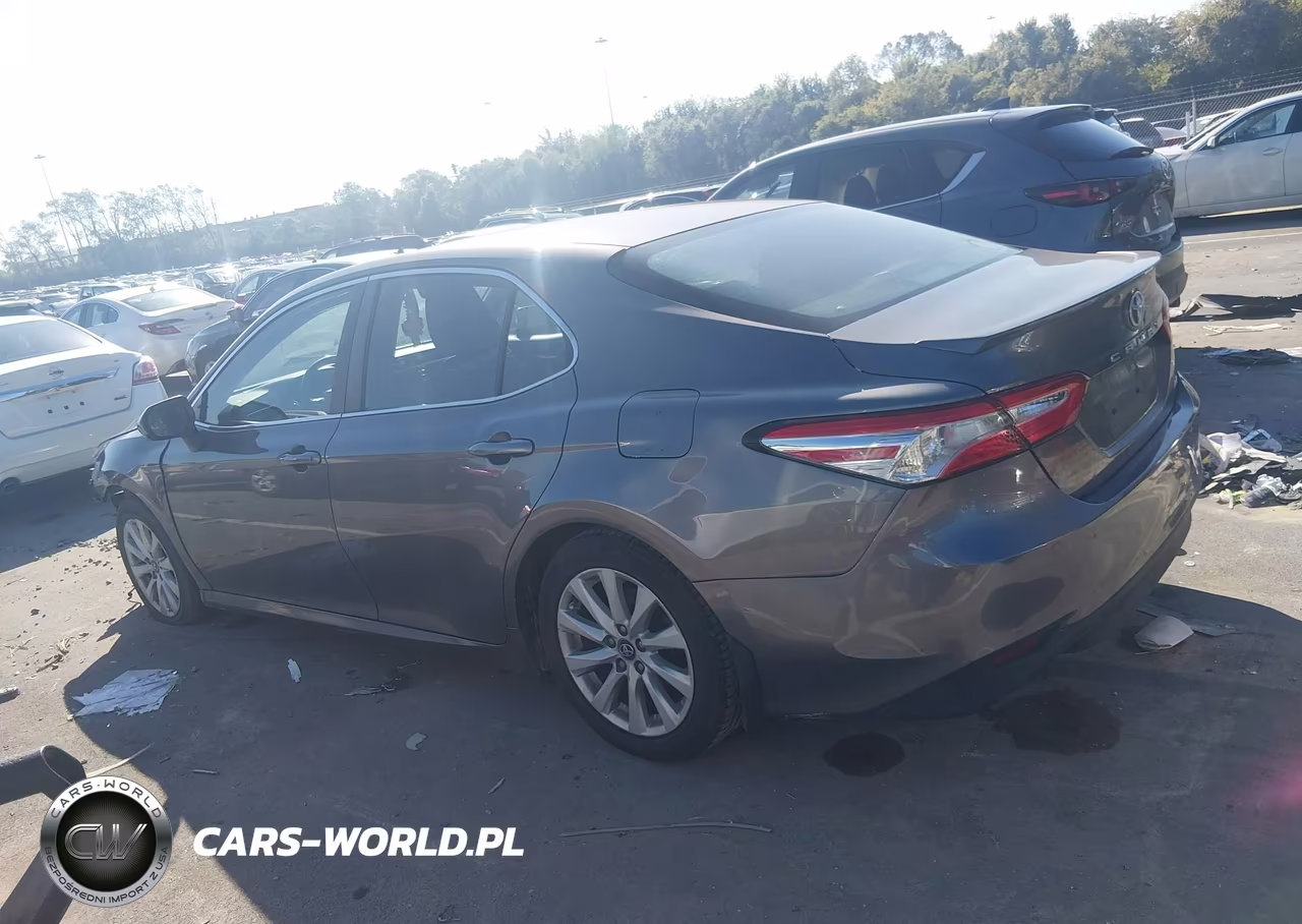 2018 Toyota Camry Le VIN:4T1B11HK5JU540399 - 13