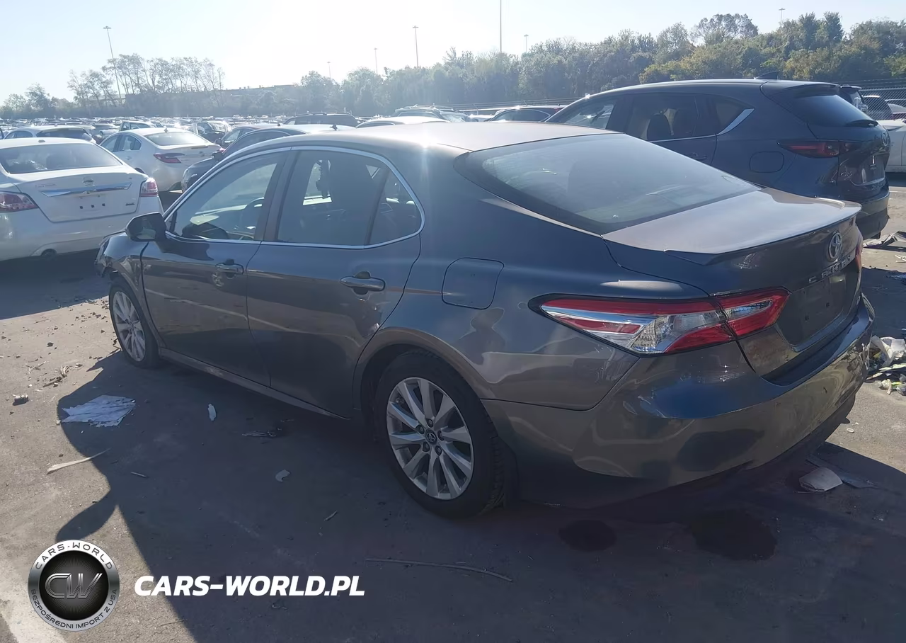 2018 Toyota Camry Le VIN:4T1B11HK5JU540399 - 3