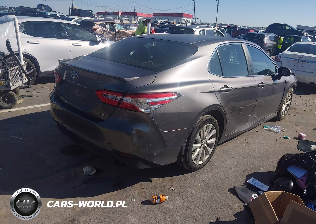2018 Toyota Camry Le VIN:4T1B11HK5JU540399 - 4