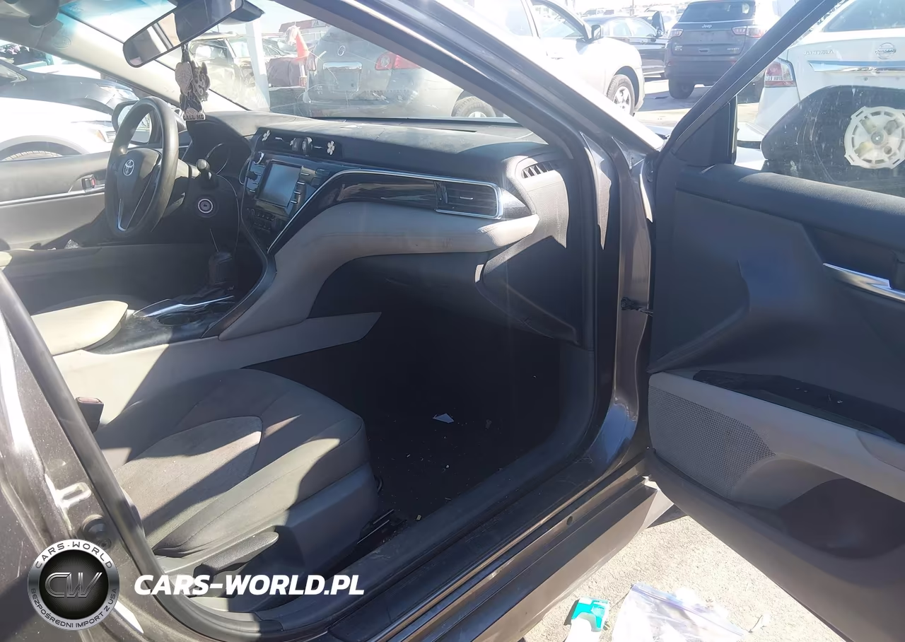 2018 Toyota Camry Le VIN:4T1B11HK5JU540399 - 5