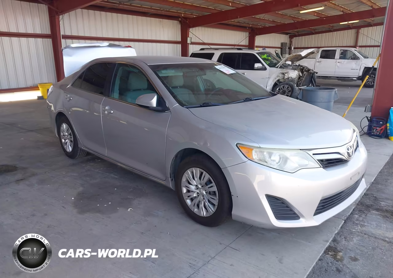2014 Toyota Camry Le VIN:4T4BF1FK7ER415520 - 1