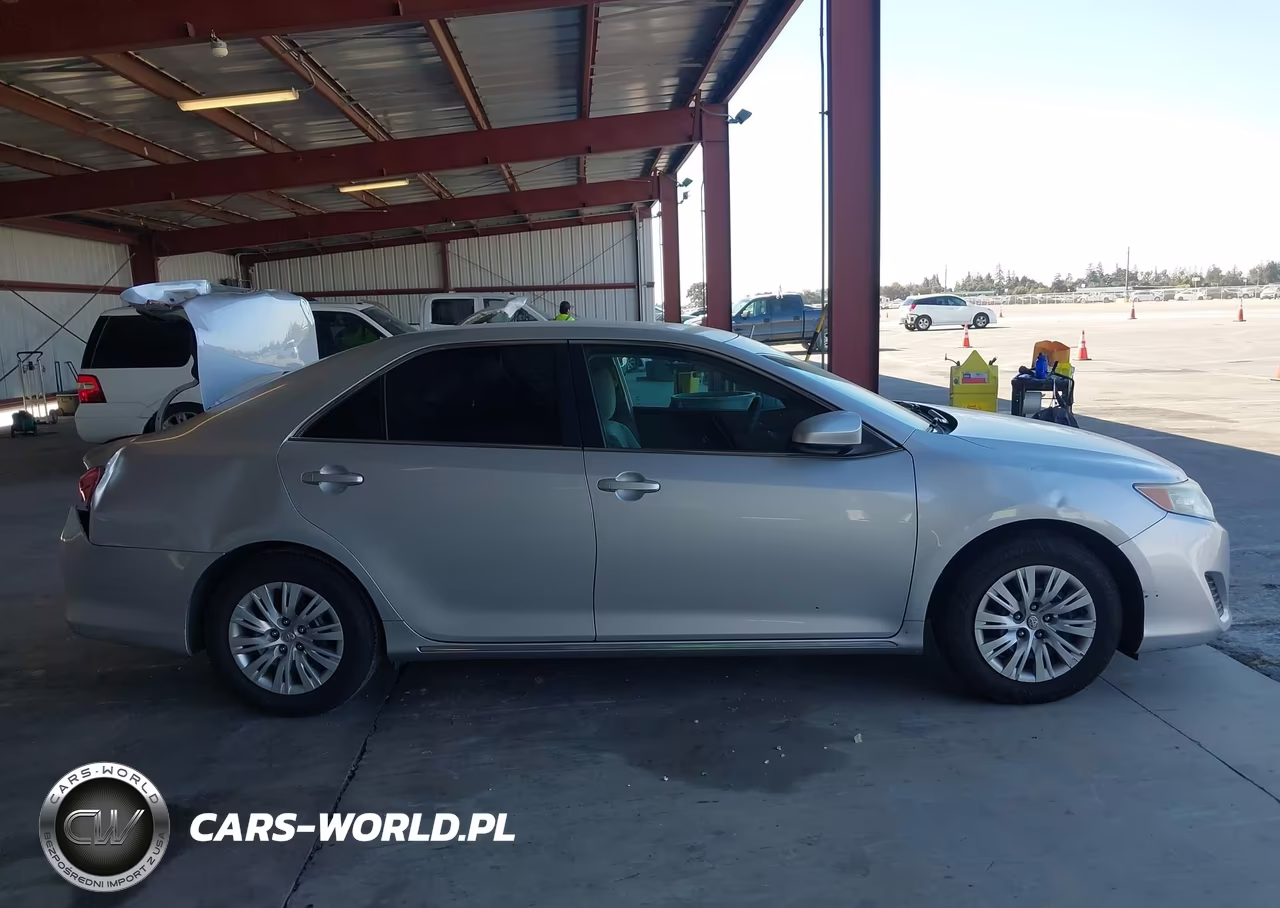 2014 Toyota Camry Le VIN:4T4BF1FK7ER415520 - 13