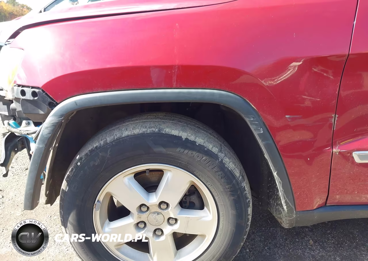 2013 Jeep Grand Cherokee Laredo VIN:1C4RJFAG8DC555365 - 18