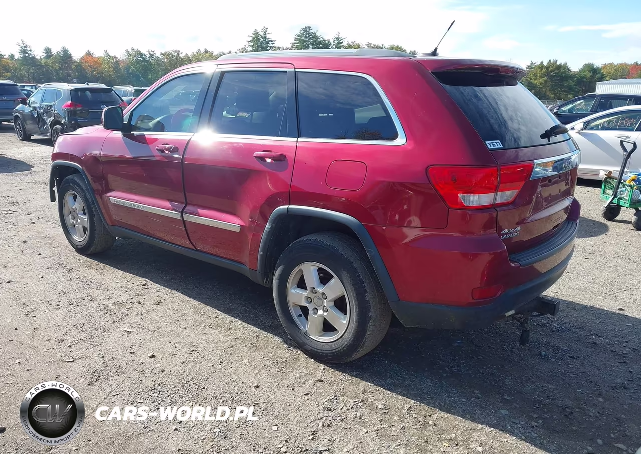 2013 Jeep Grand Cherokee Laredo VIN:1C4RJFAG8DC555365 - 3
