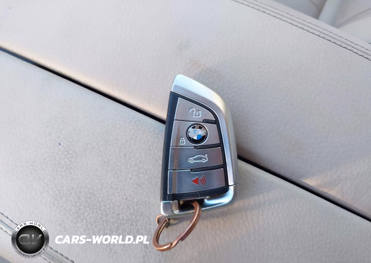 2015 BMW X5 xDrive50I VIN:5UXKR6C51F0J77950 - 11