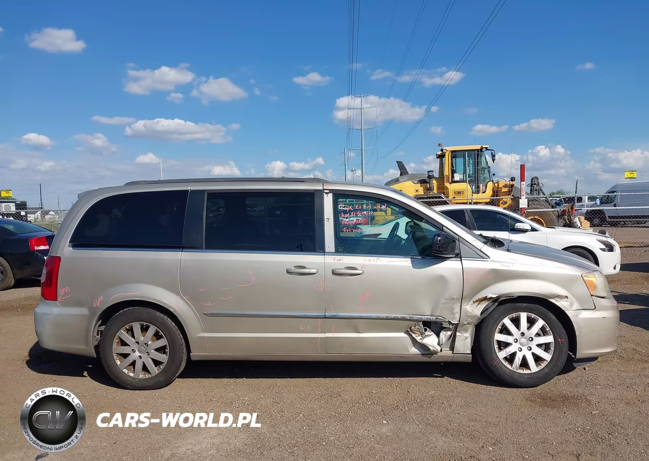 2014 Chrysler Town & Country Touring VIN:2C4RC1BG0ER348103 - 13