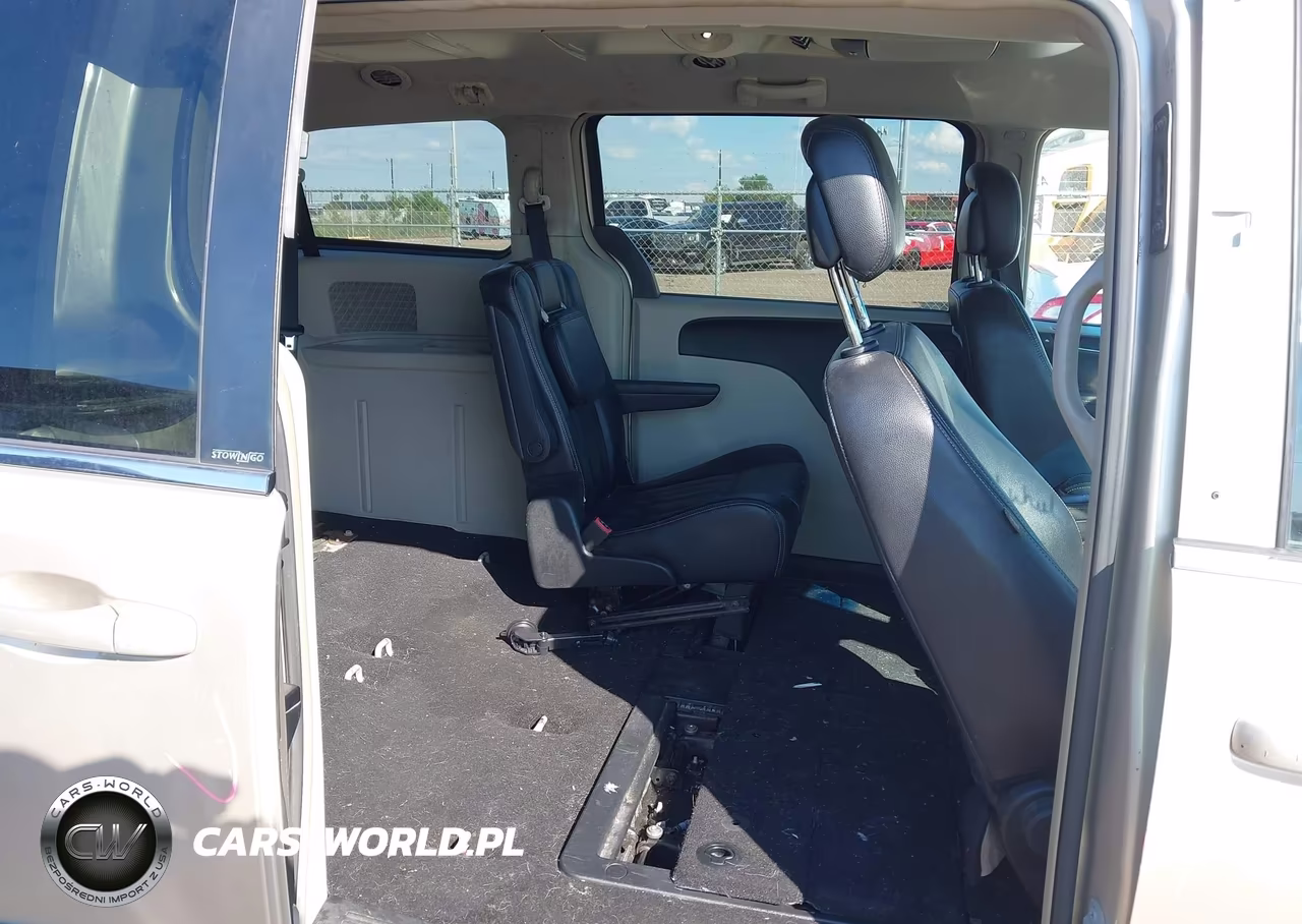 2014 Chrysler Town & Country Touring VIN:2C4RC1BG0ER348103 - 8