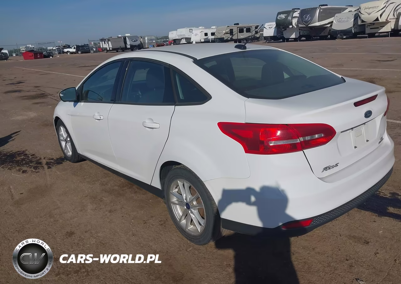 2016 Ford Focus Se VIN:1FADP3F26GL351162 - 3