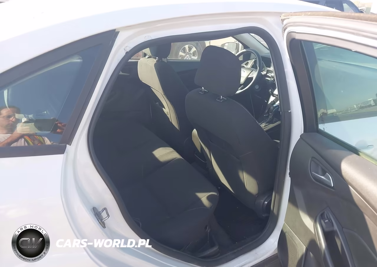 2016 Ford Focus Se VIN:1FADP3F26GL351162 - 8