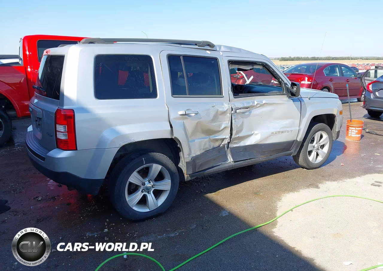 2013 Jeep Patriot Latitude VIN:1C4NJRFBXDD263756 - 4