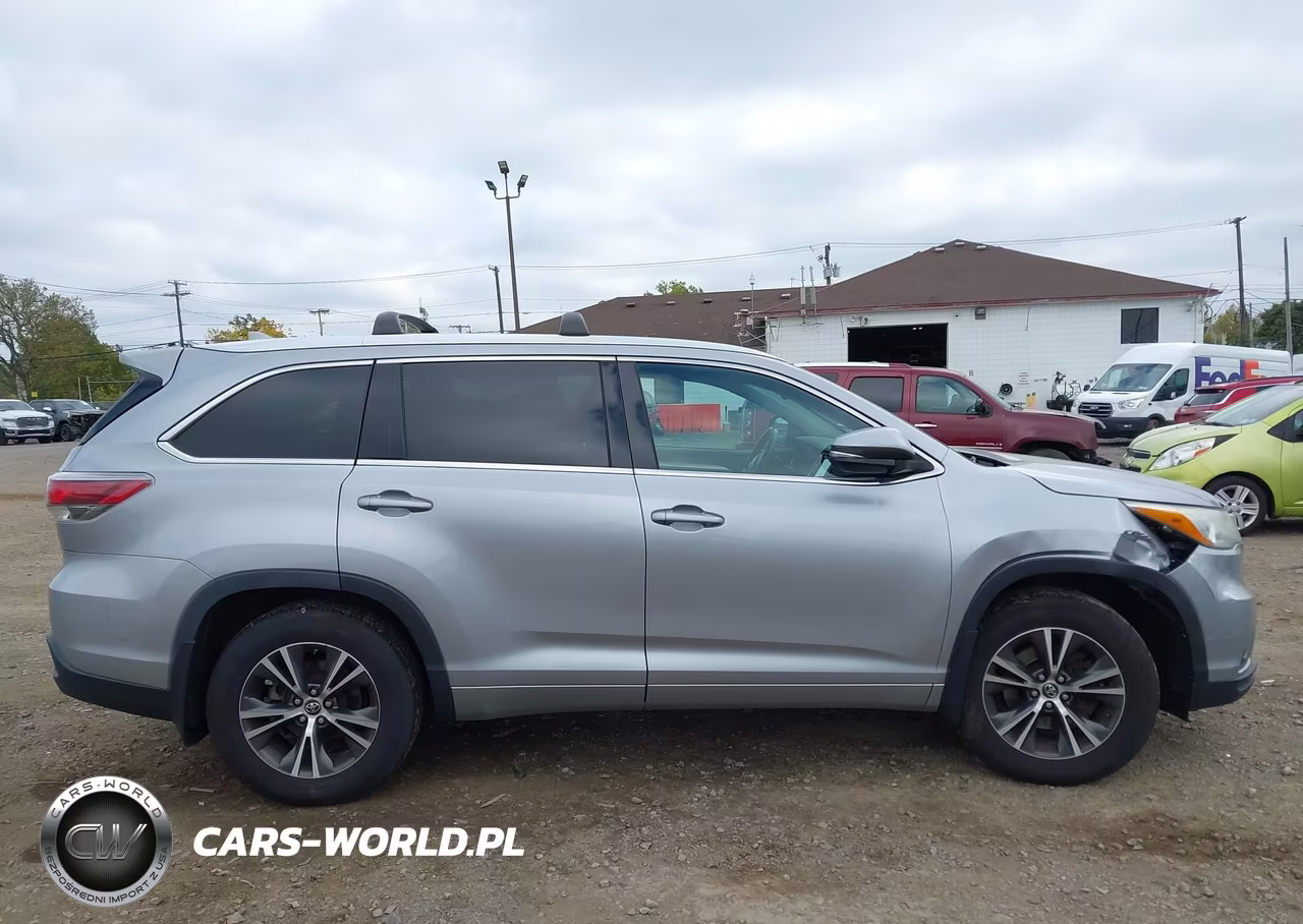 2016 Toyota Highlander Xle V6 VIN:5TDJKRFH3GS354845 - 13