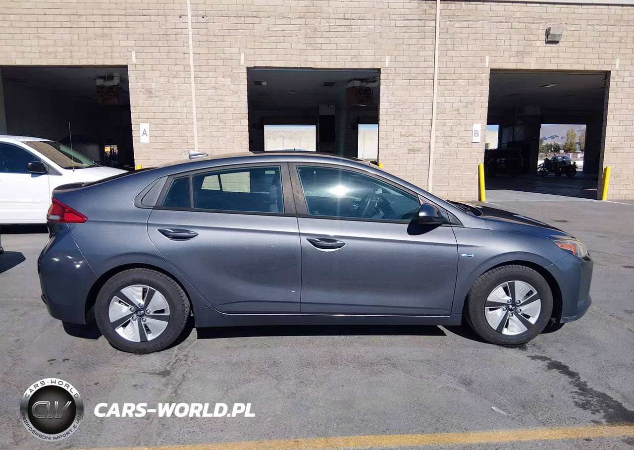 2018 Hyundai Ioniq Hybrid Blue VIN:KMHC65LCXJU100580 - 16