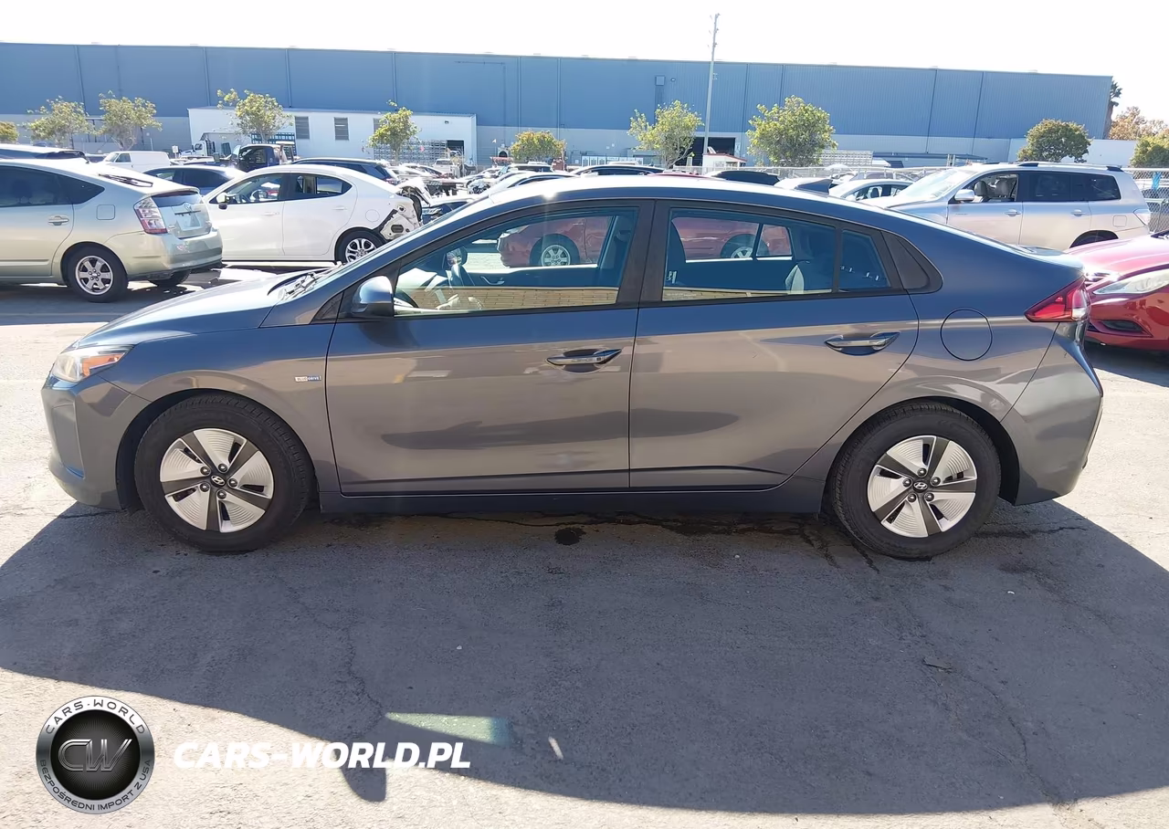2018 Hyundai Ioniq Hybrid Blue VIN:KMHC65LCXJU100580 - 17