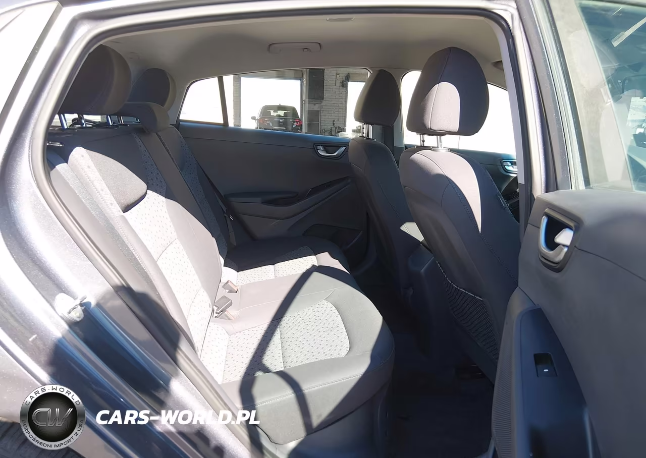 2018 Hyundai Ioniq Hybrid Blue VIN:KMHC65LCXJU100580 - 8