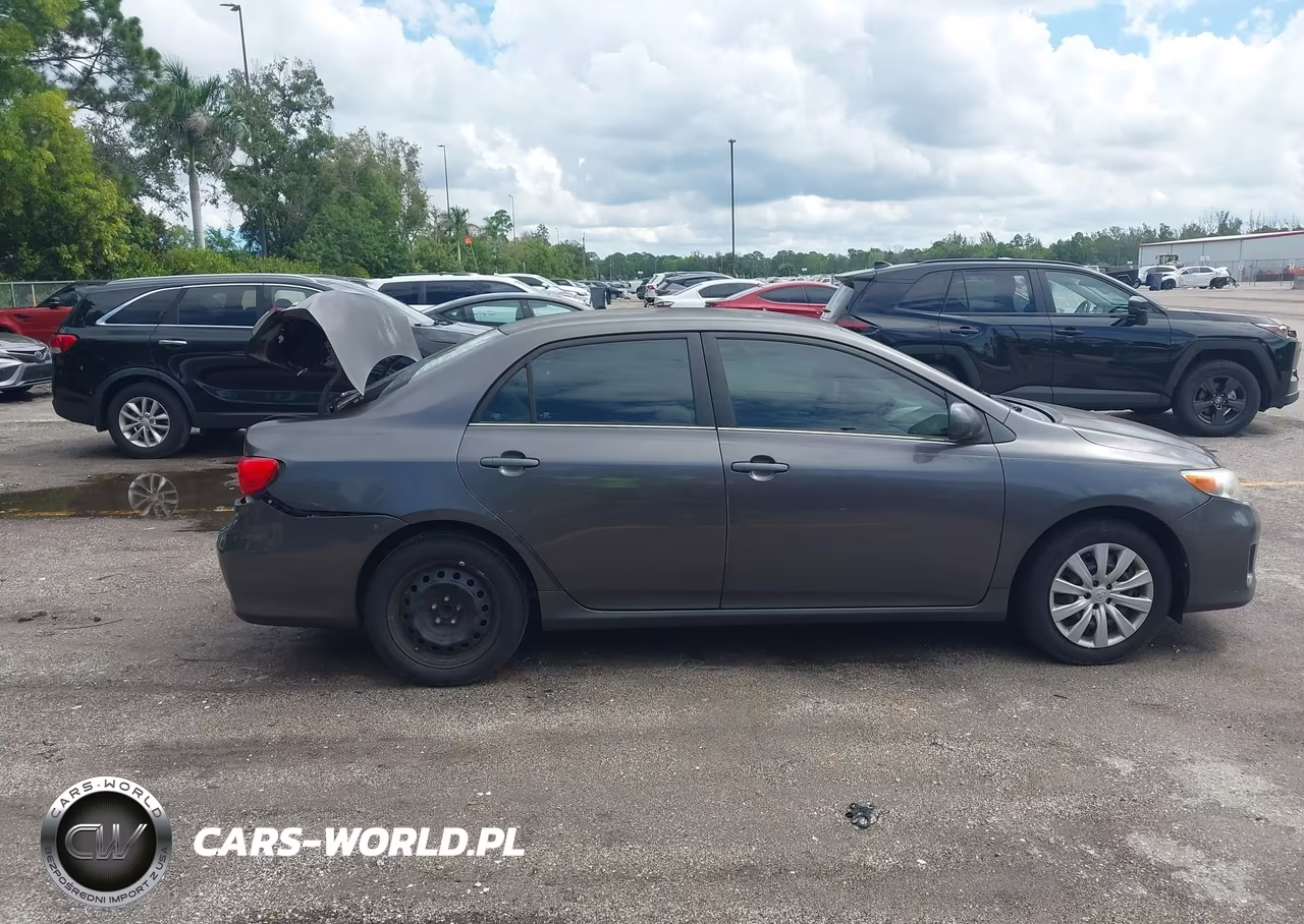 2013 Toyota Corolla Le VIN:5YFBU4EE5DP152831 - 13