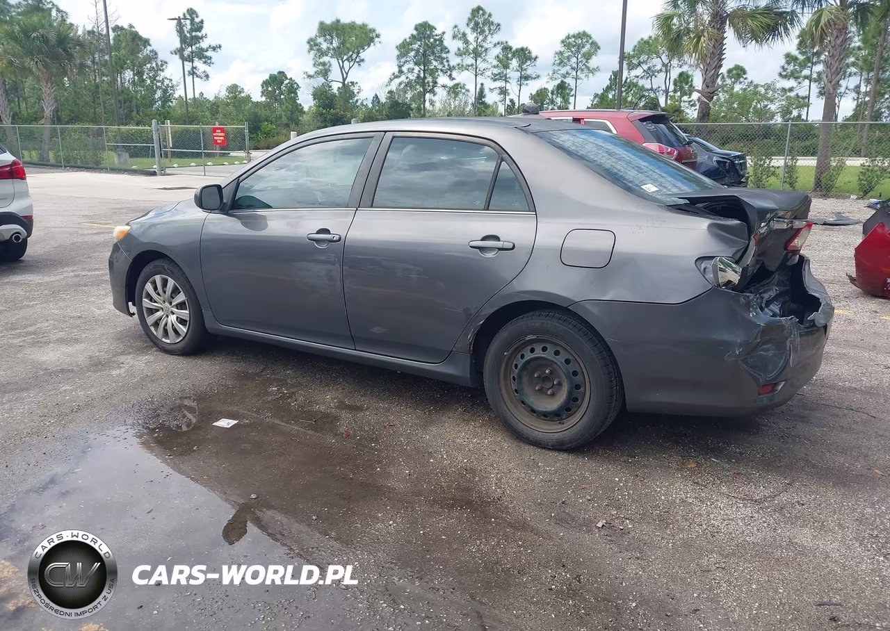 2013 Toyota Corolla Le VIN:5YFBU4EE5DP152831 - 3