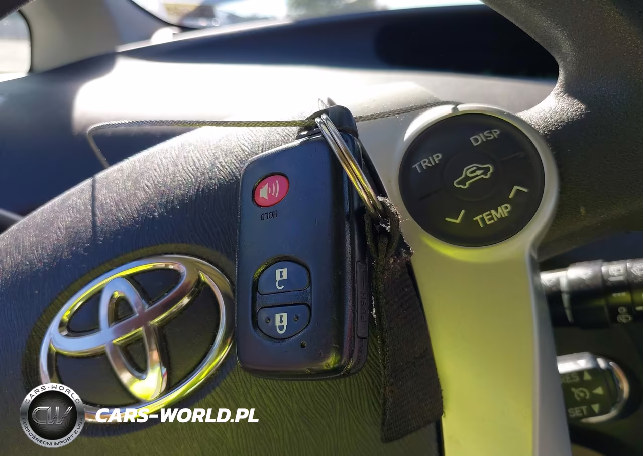 2011 Toyota Prius Three VIN:JTDKN3DU5B5332644 - 11