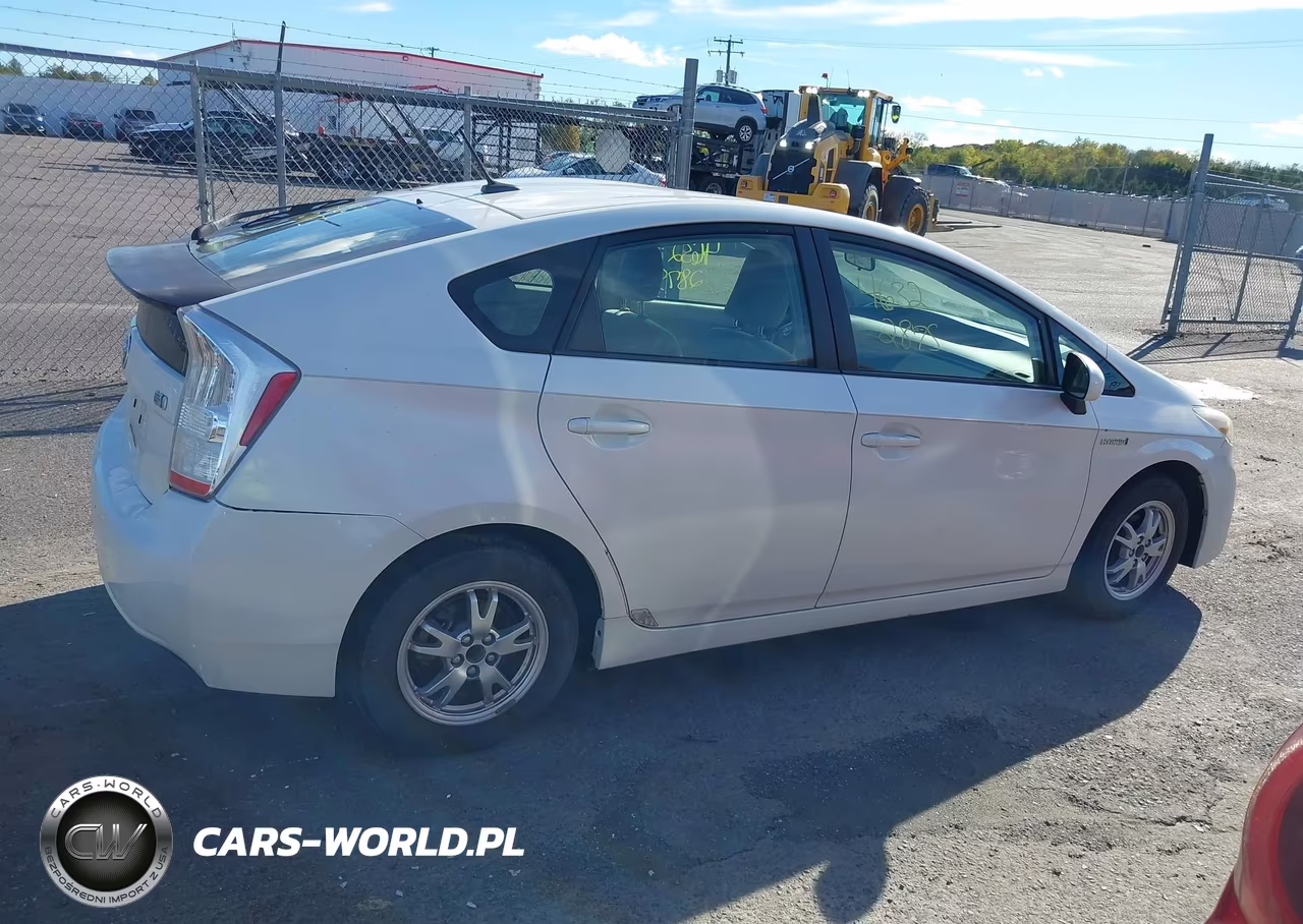 2011 Toyota Prius Three VIN:JTDKN3DU5B5332644 - 13