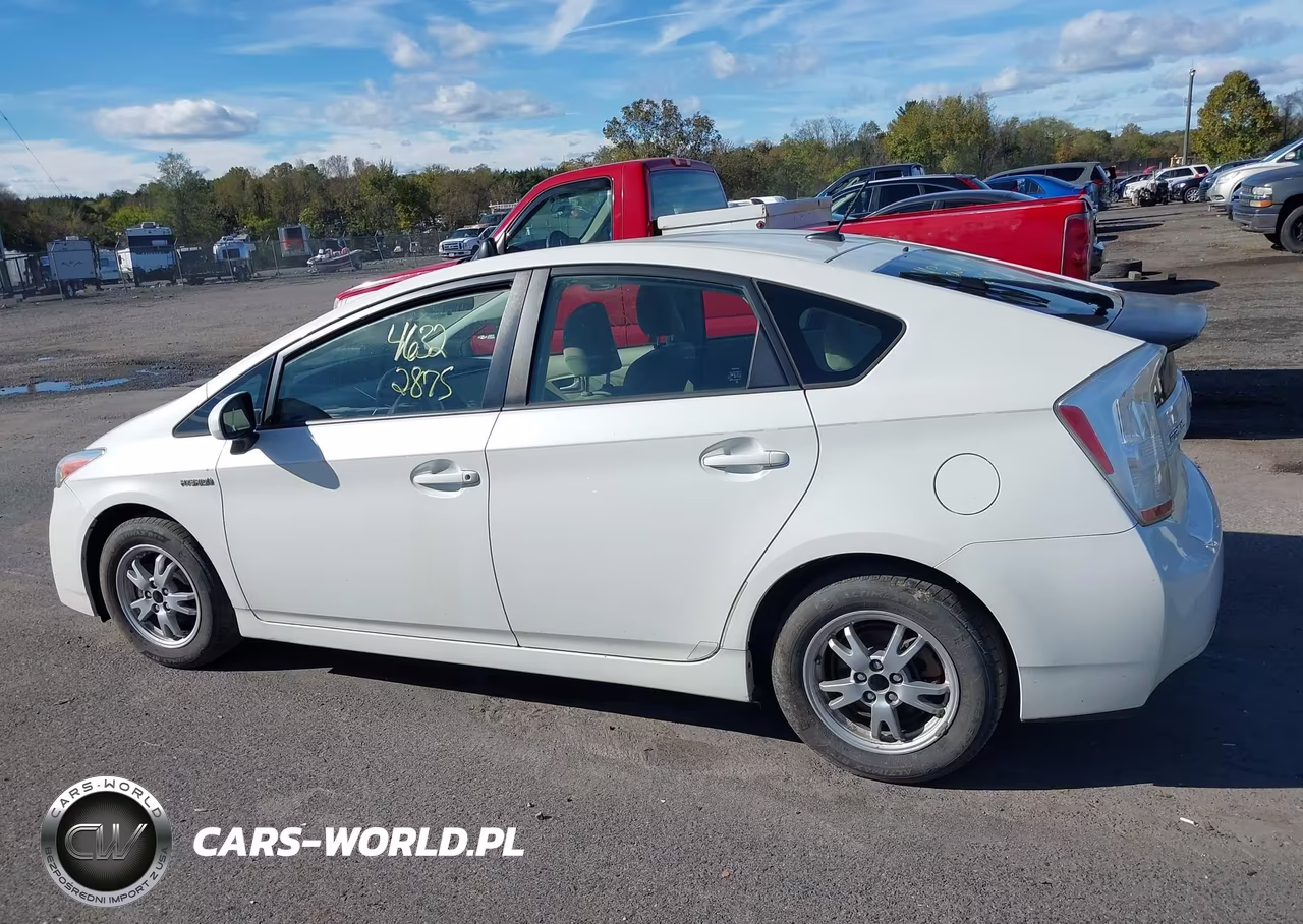 2011 Toyota Prius Three VIN:JTDKN3DU5B5332644 - 14
