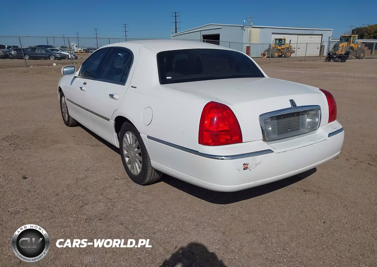 2003 Lincoln Town Car Executive VIN:1LNHM81W73Y703895 - 3