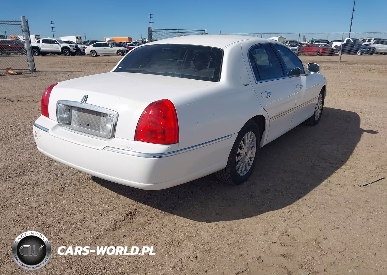 2003 Lincoln Town Car Executive VIN:1LNHM81W73Y703895 - 4
