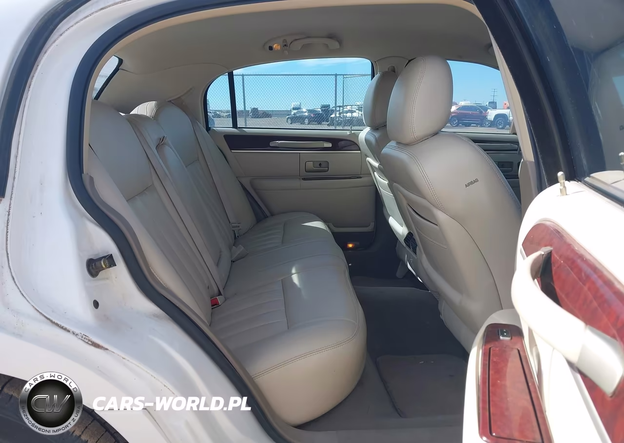2003 Lincoln Town Car Executive VIN:1LNHM81W73Y703895 - 8