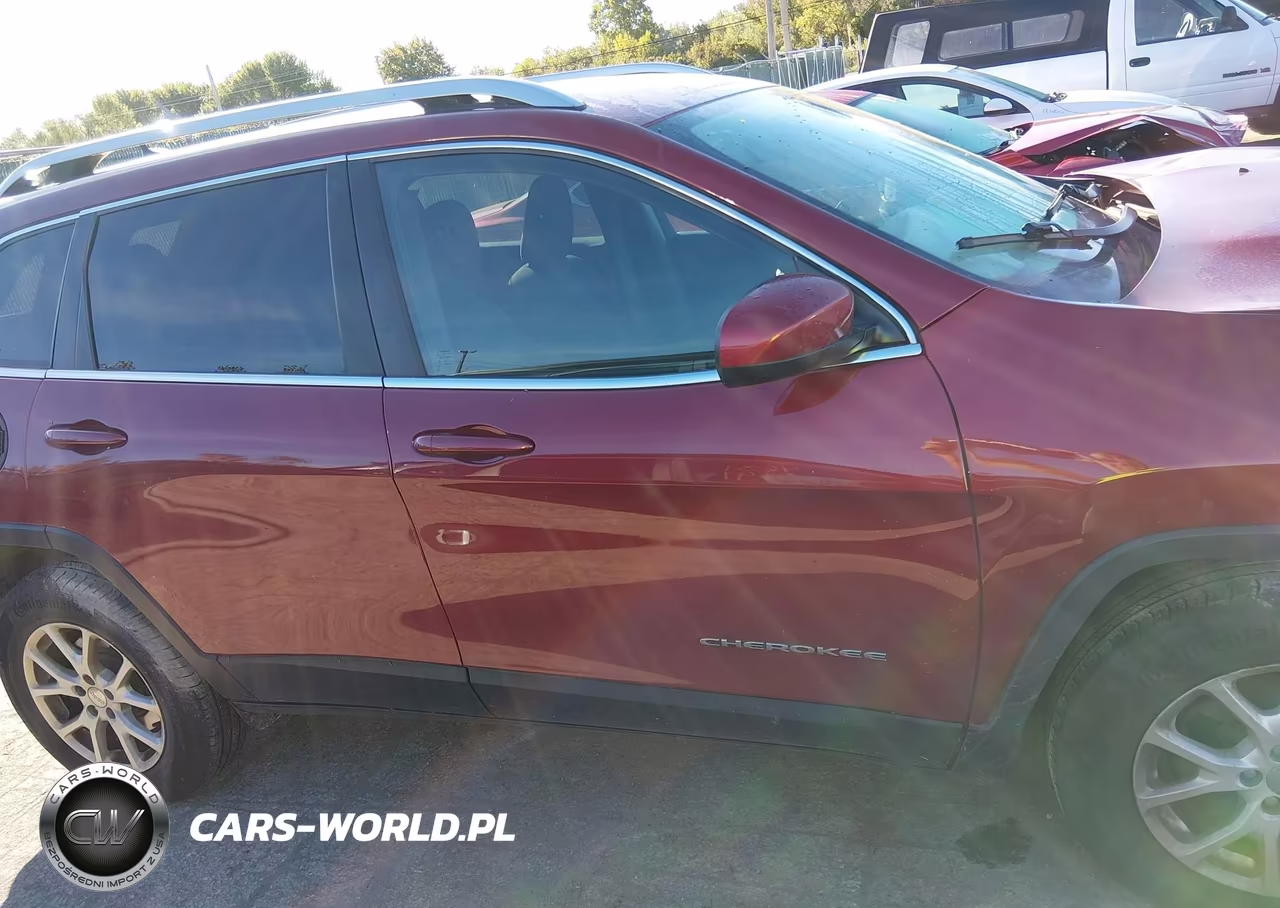 2017 Jeep Cherokee Latitude 4X4 VIN:1C4PJMCS6HW583103 - 13