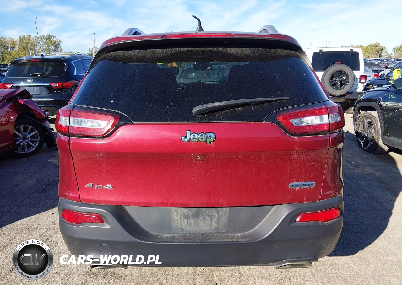 2017 Jeep Cherokee Latitude 4X4 VIN:1C4PJMCS6HW583103 - 16