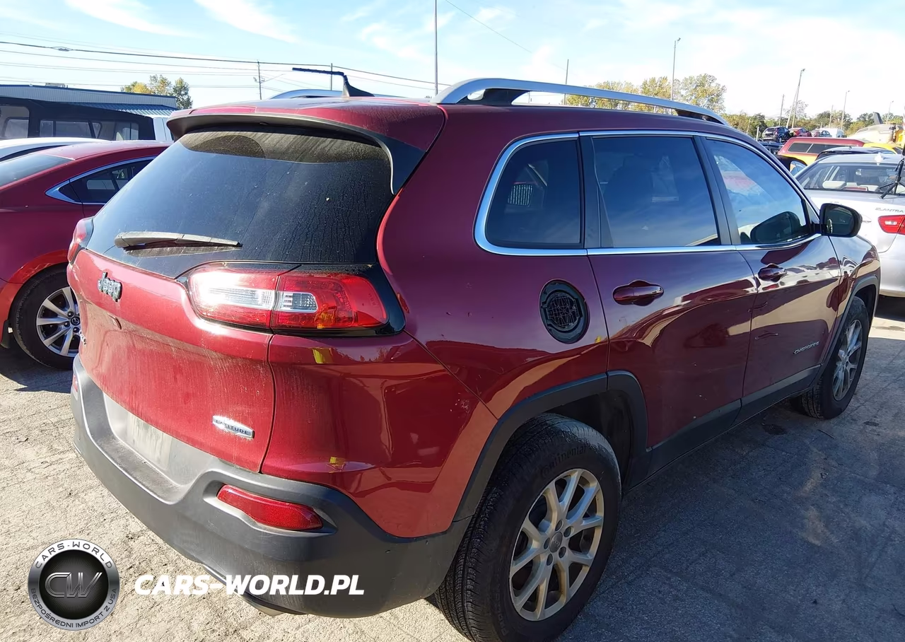2017 Jeep Cherokee Latitude 4X4 VIN:1C4PJMCS6HW583103 - 4