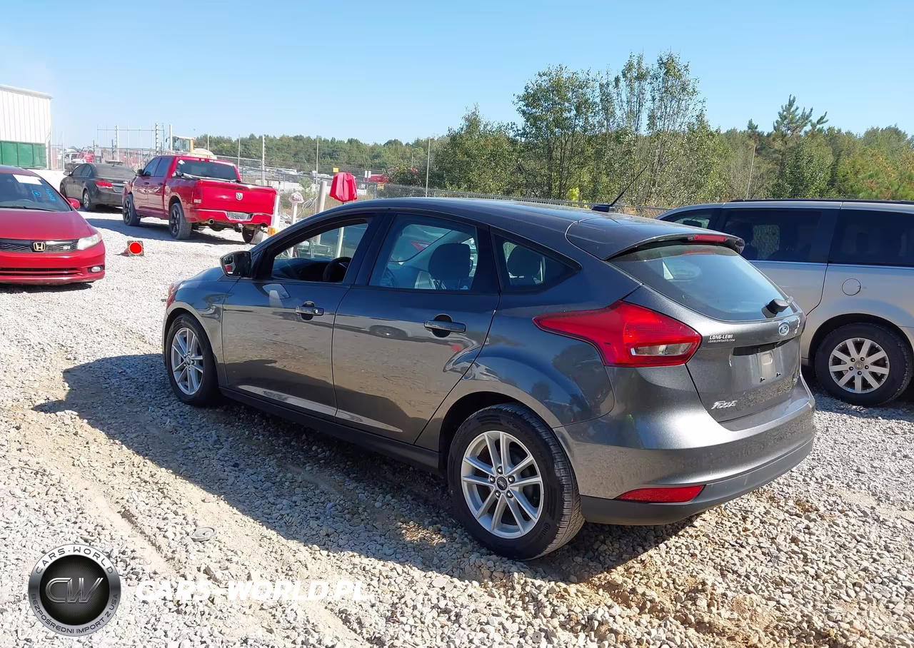2018 Ford Focus Se VIN:1FADP3K29JL264949 - 3