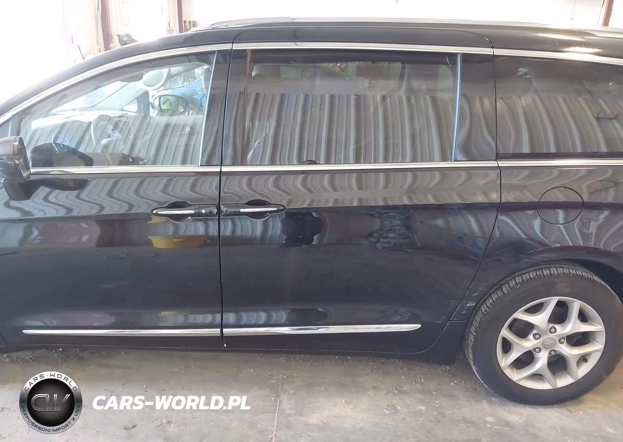 2017 Chrysler Pacifica Touring-L Plus VIN:2C4RC1EG7HR634692 - 14