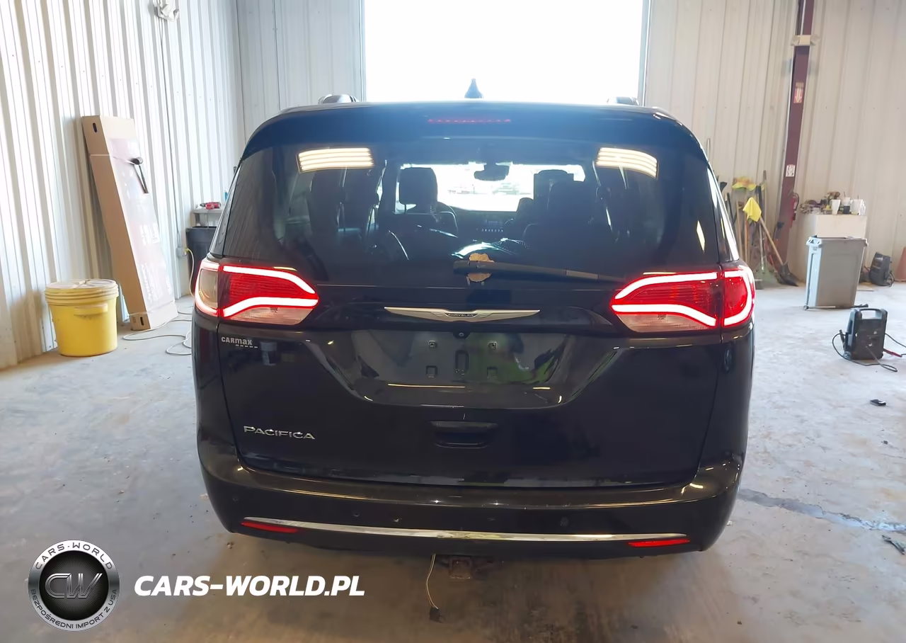 2017 Chrysler Pacifica Touring-L Plus VIN:2C4RC1EG7HR634692 - 16