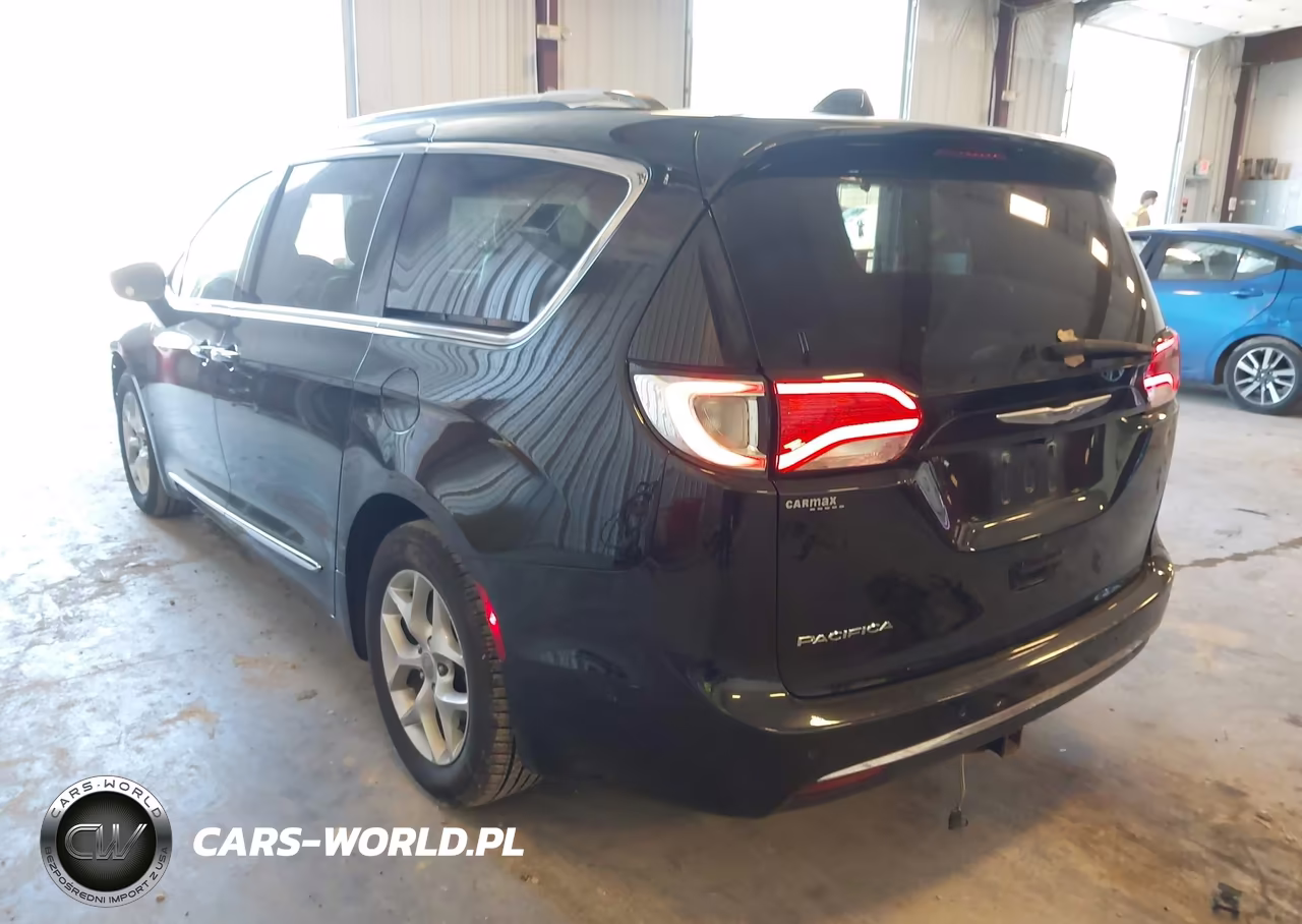 2017 Chrysler Pacifica Touring-L Plus VIN:2C4RC1EG7HR634692 - 3