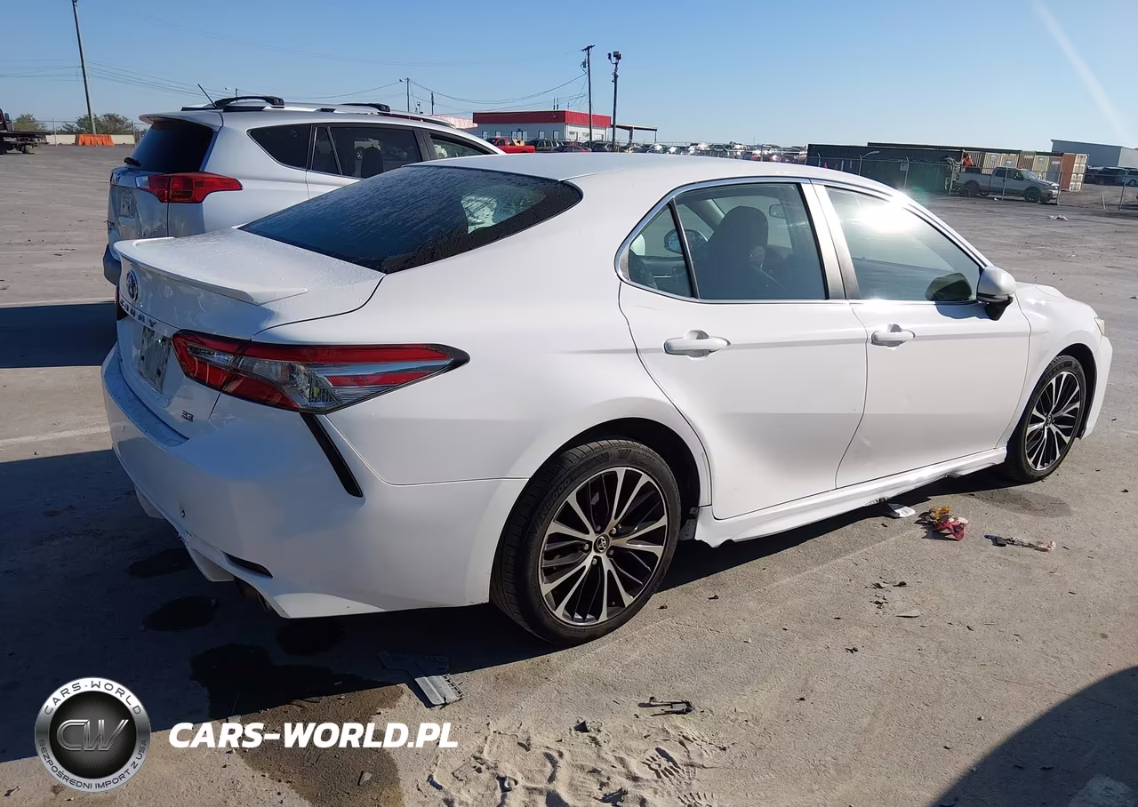 2018 Toyota Camry Se VIN:4T1B11HK4JU146117 - 4