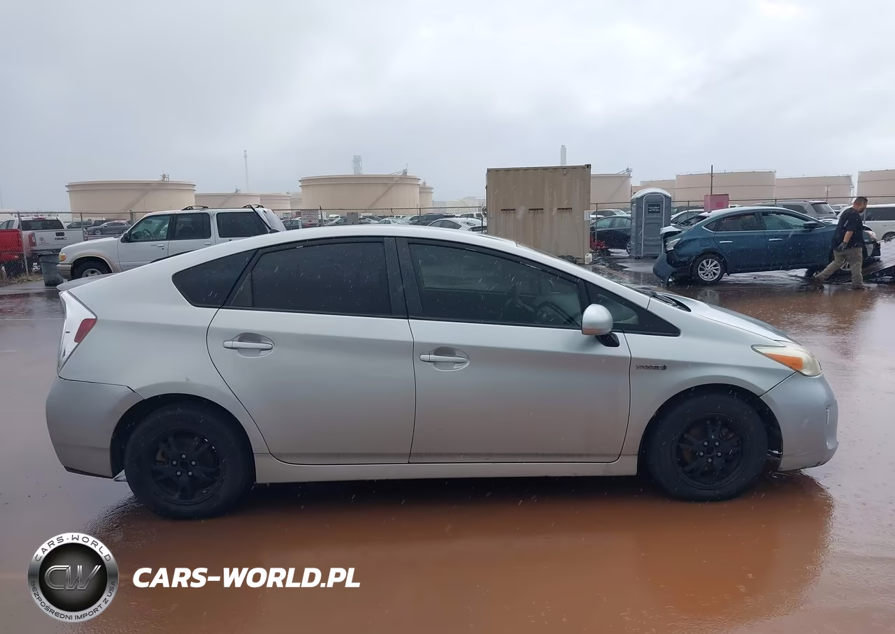 2015 Toyota Prius Two VIN:JTDKN3DU9F1997401 - 13
