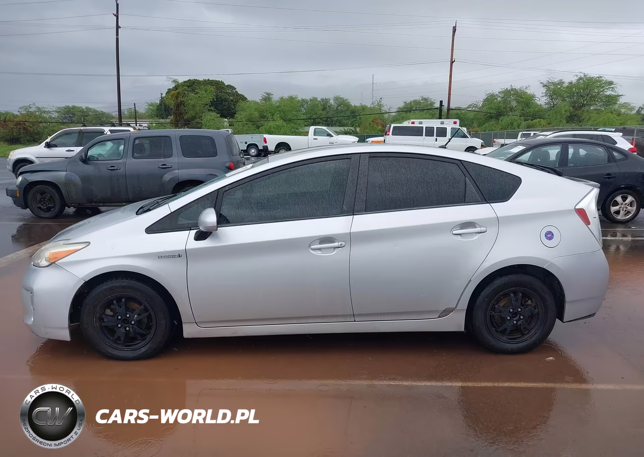 2015 Toyota Prius Two VIN:JTDKN3DU9F1997401 - 14