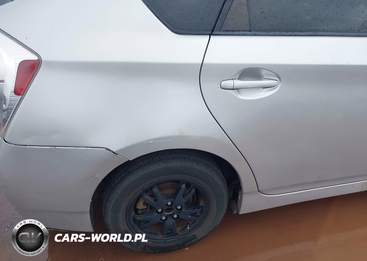 2015 Toyota Prius Two VIN:JTDKN3DU9F1997401 - 17