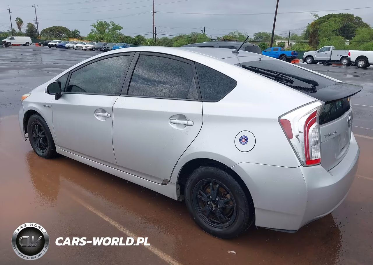 2015 Toyota Prius Two VIN:JTDKN3DU9F1997401 - 3