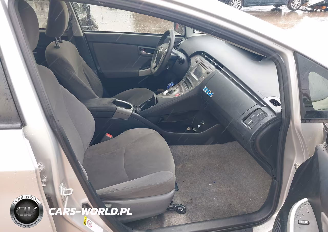 2015 Toyota Prius Two VIN:JTDKN3DU9F1997401 - 5