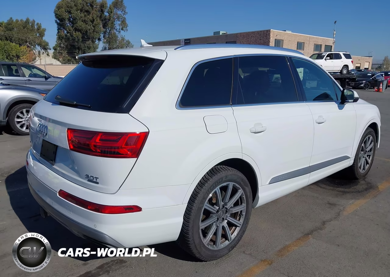2018 Audi Q7 3.0T Premium VIN:WA1VAAF78JD013791 - 4