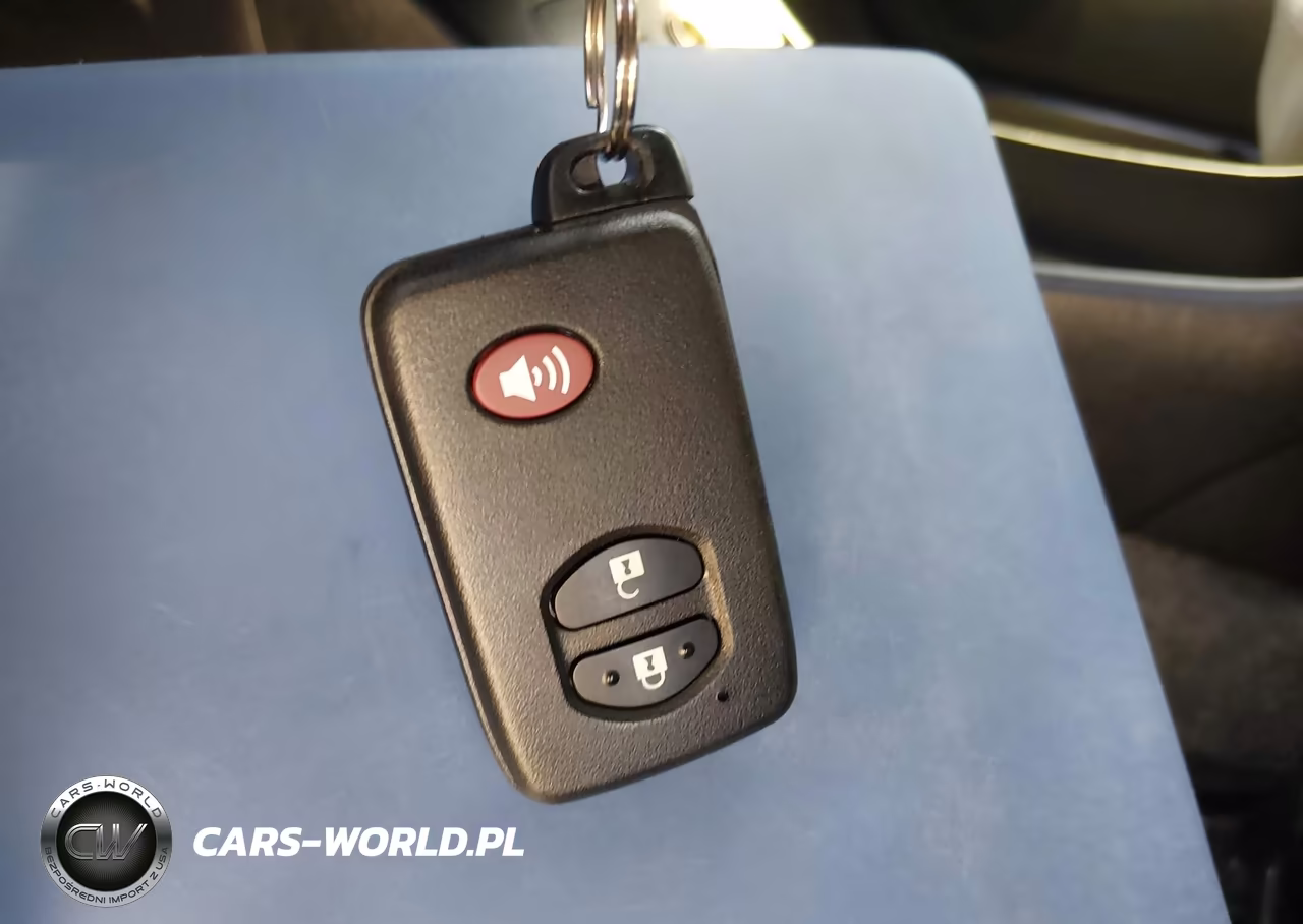 2015 Toyota Prius Two VIN:JTDKN3DU8F0440260 - 11