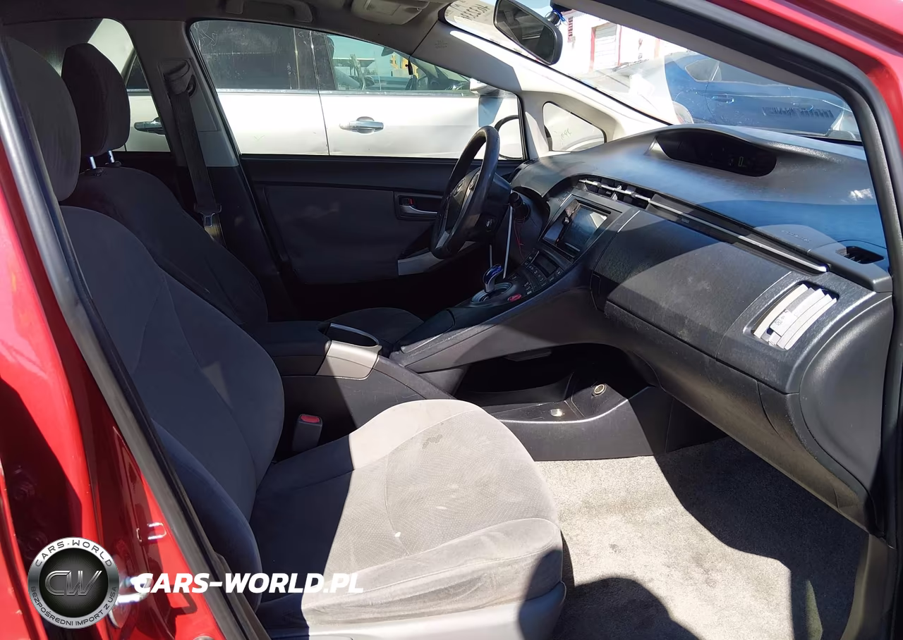 2015 Toyota Prius Two VIN:JTDKN3DU8F0440260 - 5