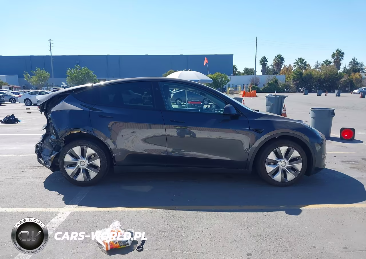 2024 Tesla Model Y Long Range Dual Motor All-Wheel Drive VIN:7SAYGDEE7RF075001 - 14