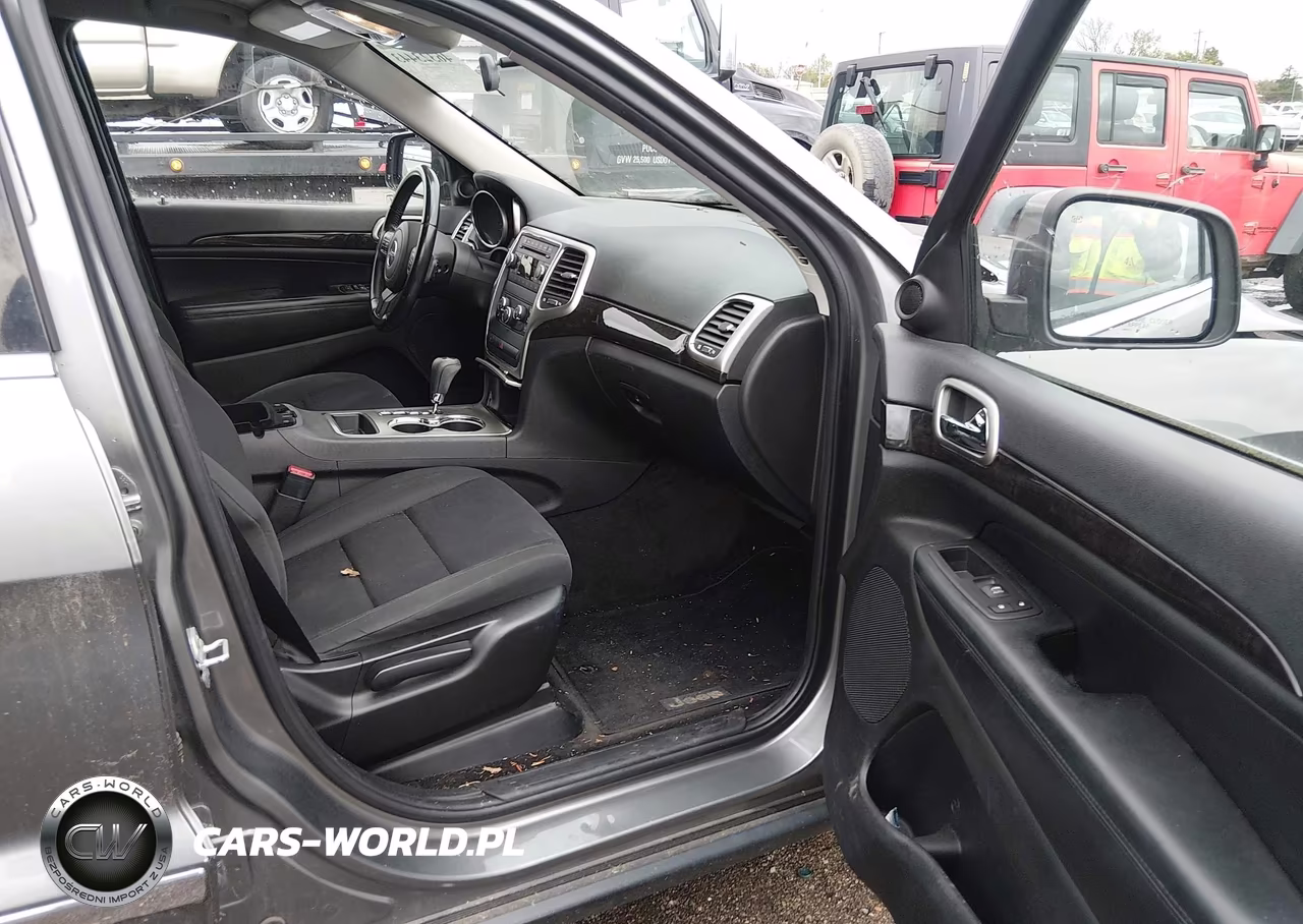 2012 Jeep Grand Cherokee Laredo VIN:1C4RJFAGXCC239786 - 5