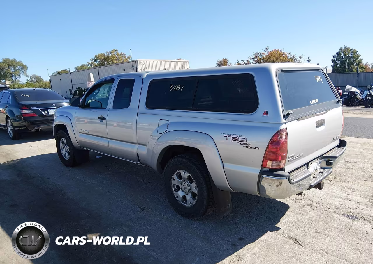 2008 Toyota Tacoma Base V6 VIN:5TEUU42NX8Z486219 - 3