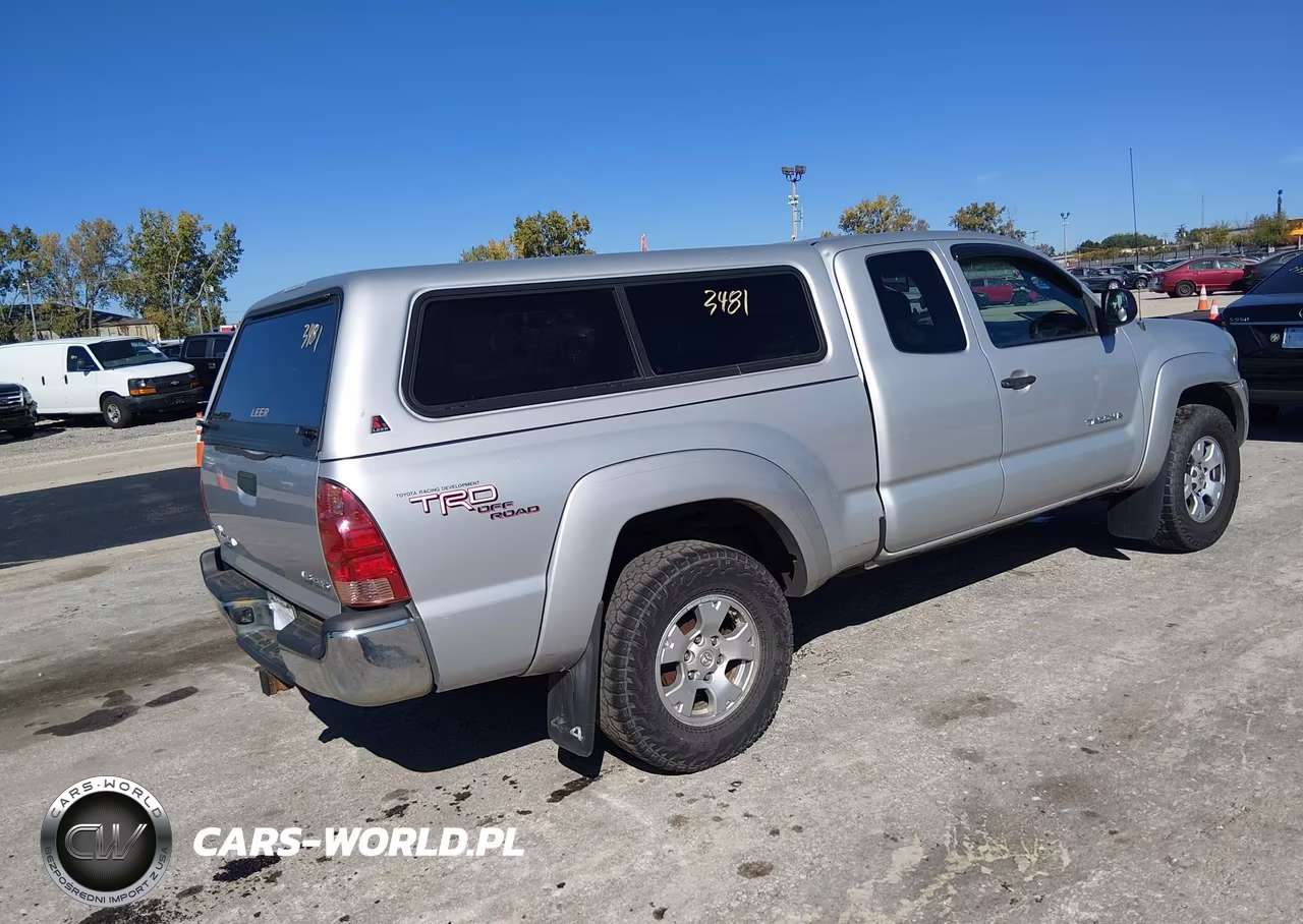 2008 Toyota Tacoma Base V6 VIN:5TEUU42NX8Z486219 - 4