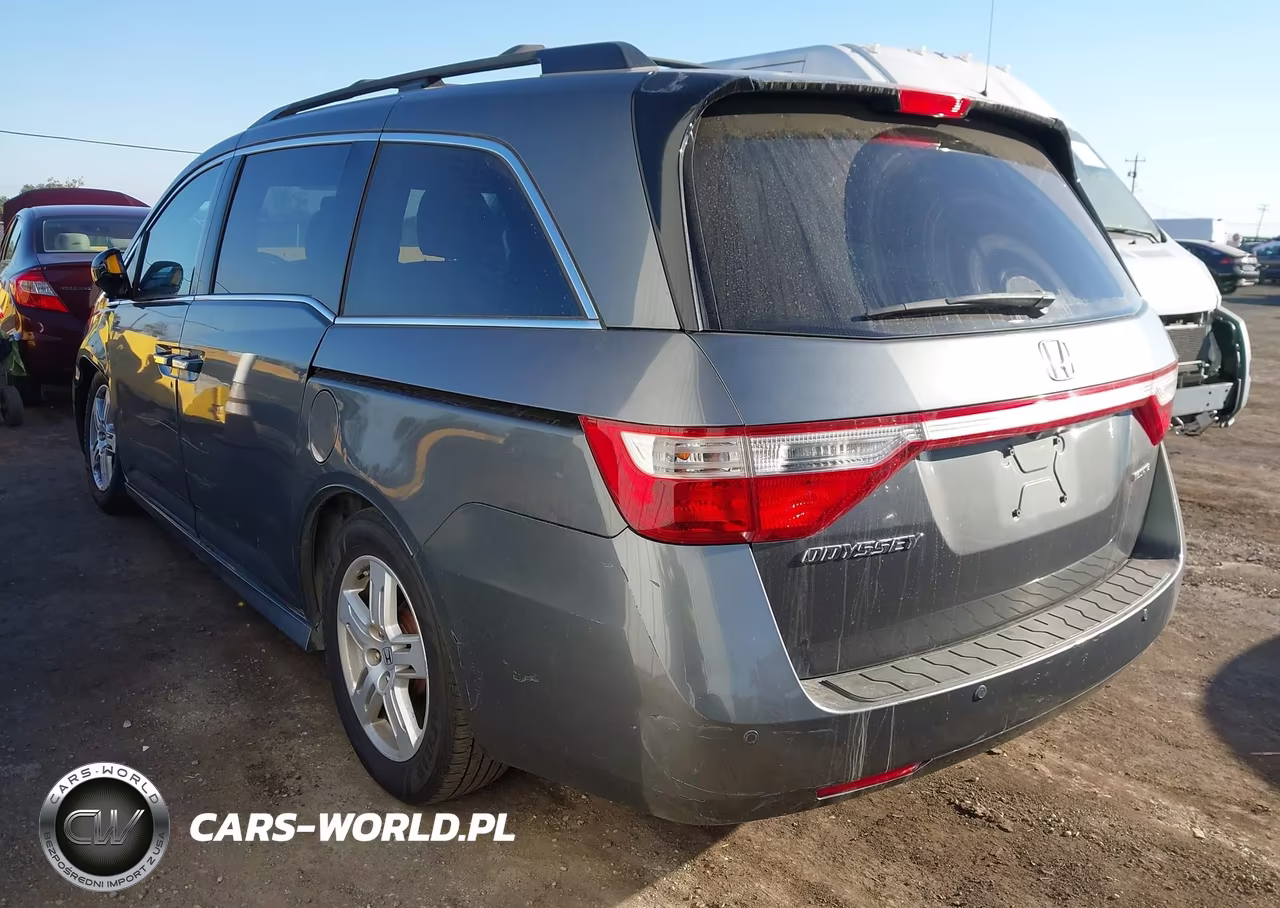 2013 Honda Odyssey Touring-Touring Elite VIN:5FNRL5H96DB018802 - 3