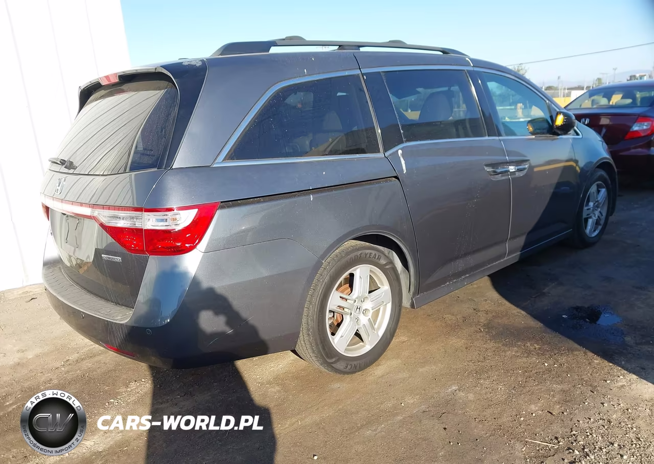 2013 Honda Odyssey Touring-Touring Elite VIN:5FNRL5H96DB018802 - 4