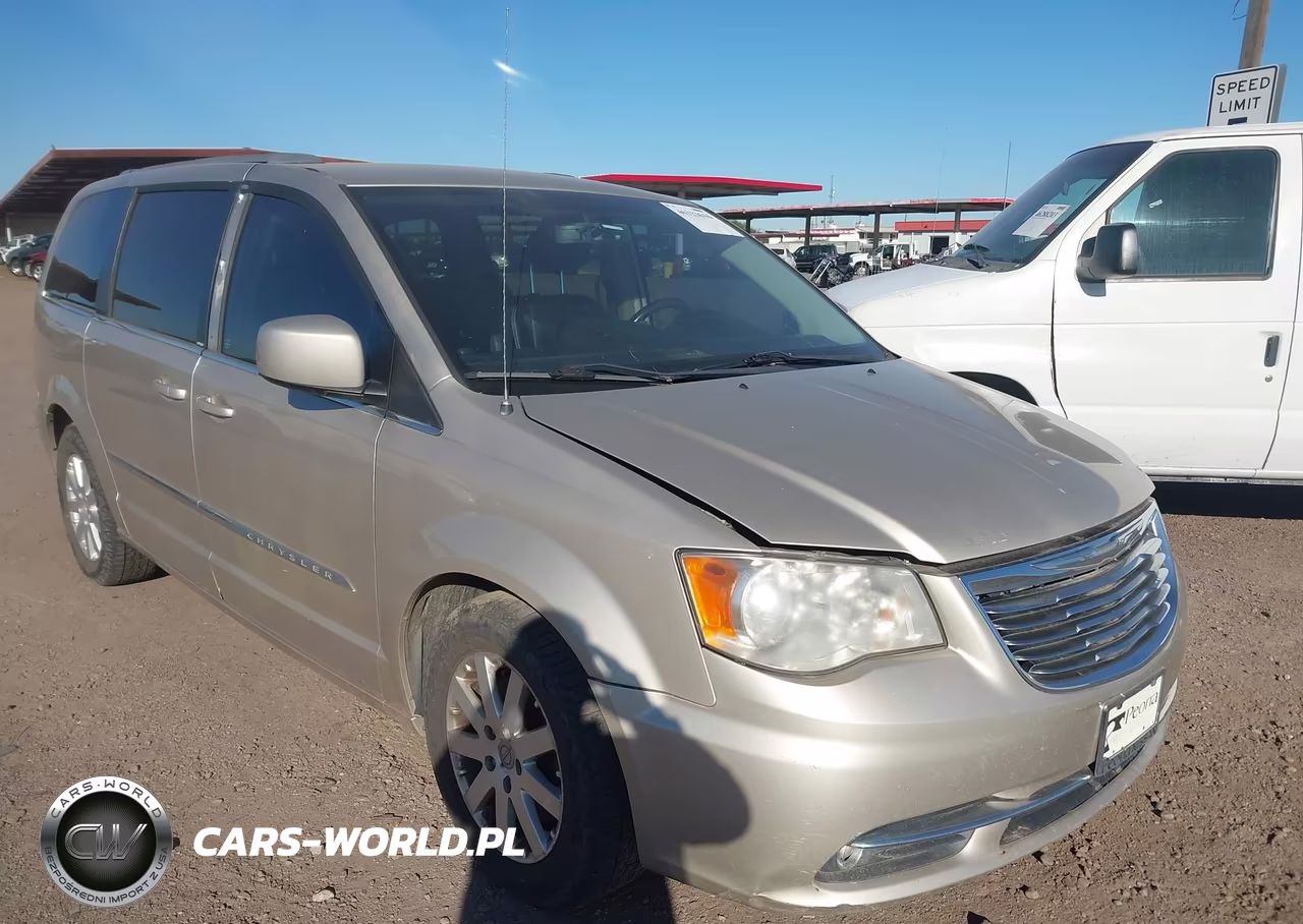 2013 Chrysler Town & Country Touring – zdjęcie 1 z 11